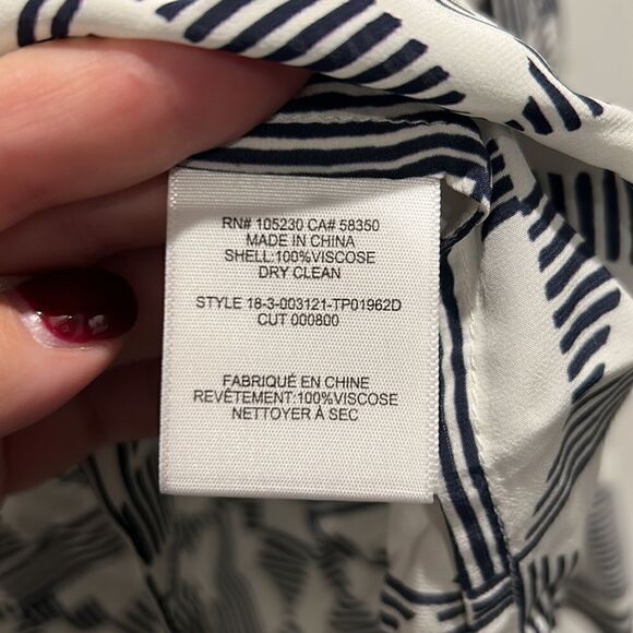 SALE!!! NWT Joie Navy/White Geometric Button Down, Size Large - Picture 5 of 9